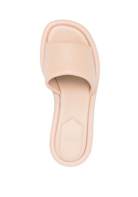 Mules in pelle di vitello beige cipria con punta squadrata FENDI | 8R8412-NBAF1KCU