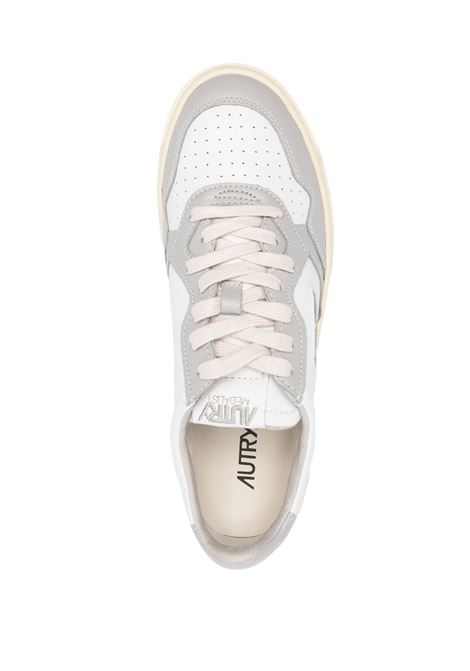Sneakers bicolore Medalist in pelle di vitello bianca e grigio chiaro AUTRY | AULM-WB10WHT/VAPOR