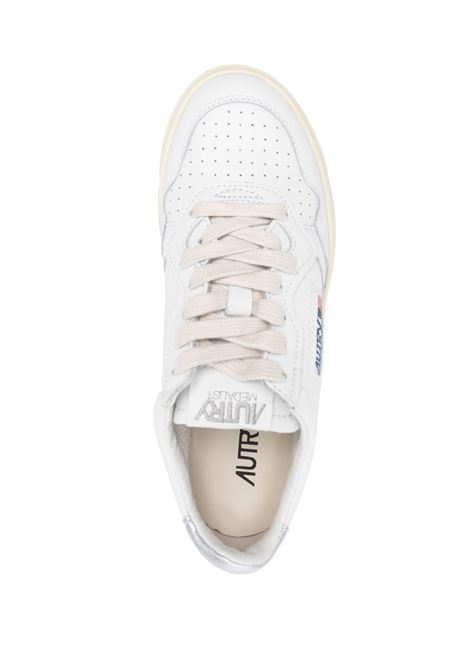 Sneakers basse in pelle bianca e argento con punta tonda AUTRY | AULW-LL05WHT/SILVER
